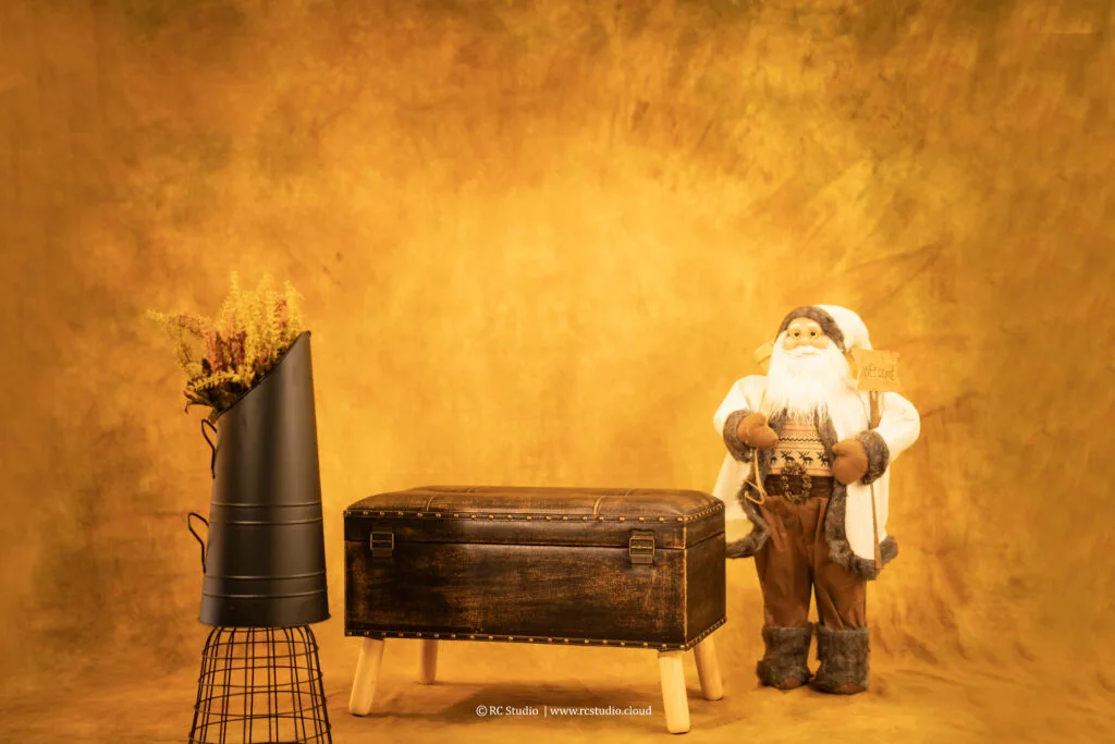 Santa's royal beige